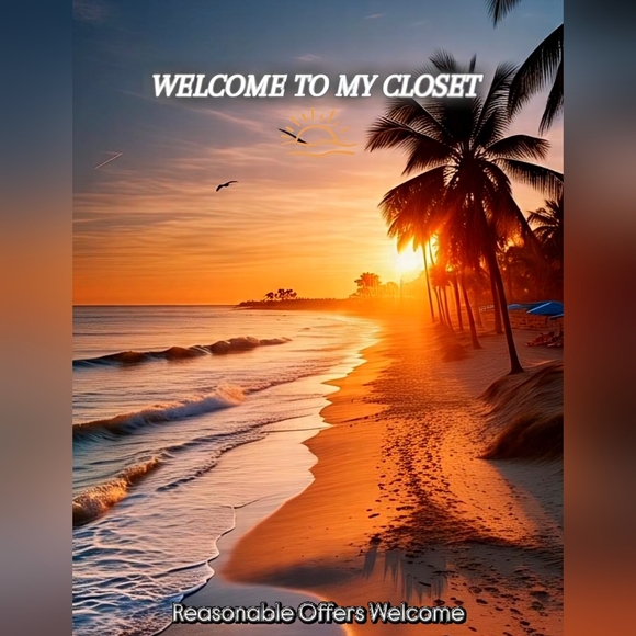 ELEVATE YOUR WARDROBE & STUDIES!Shop fashion steals & get detailed nursing notes - Picture 1 of 2